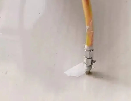 淮上瓷砖空鼓维修公司专业解答在瓷砖铺贴过程中，如果使用的砂料过粗（如全部使用了粗砂），可能会导致以下问题